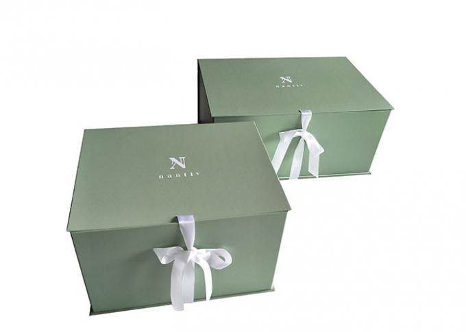 Light Green Foldable Paper Gift Box Stackable For Packaging Clothes Presents
