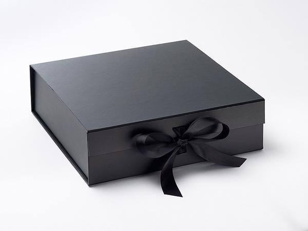 Red Magnetic Foldable Gift Boxes Hot Foil Black Logo For Clothes Packaging