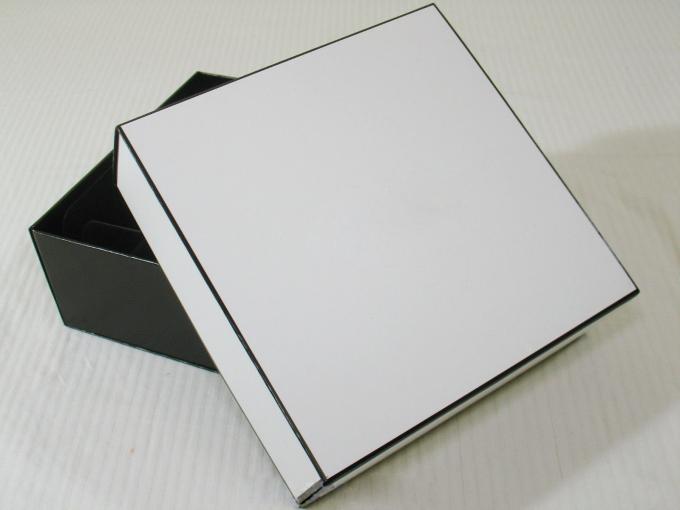 Glossy Printed Folding Gift Boxes Multiple Colors For Wig Packaging 26 * 22 * 6cm