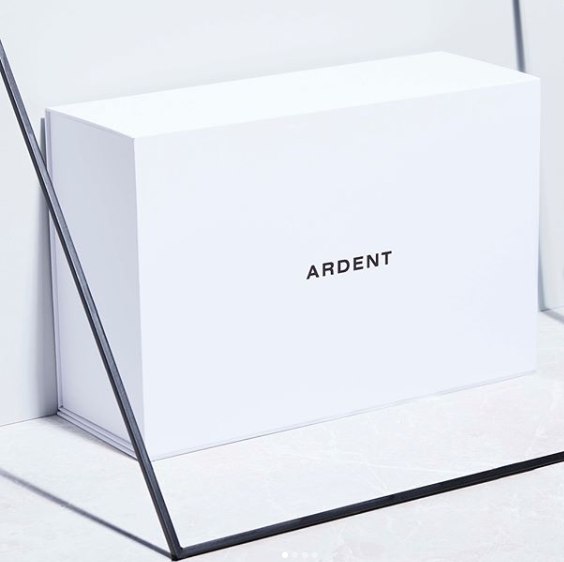 Luxury White Textured Lid And Base Boxes Black Edge Printed For Shoes Packaging